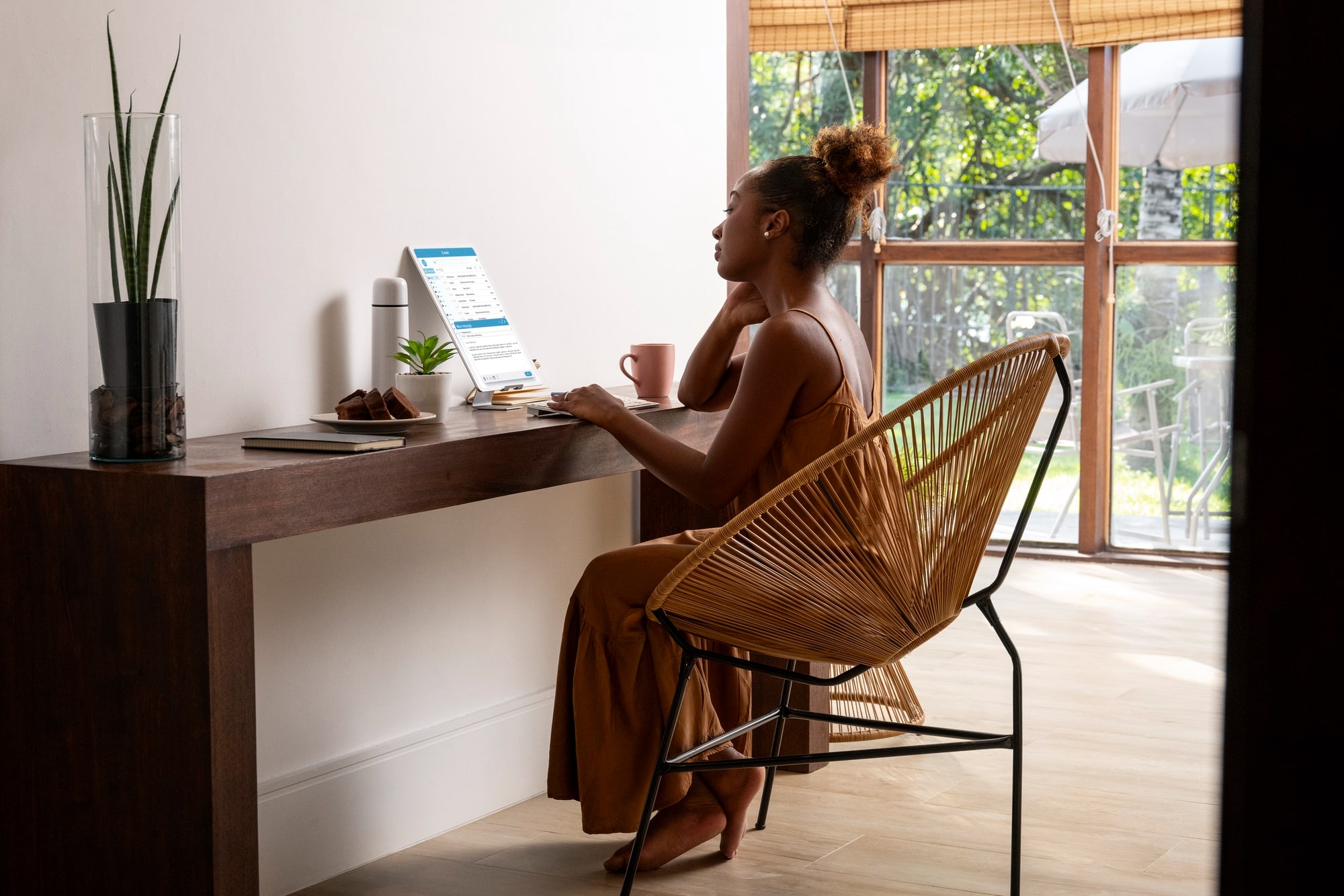 Een verstelbaar bureau als eyecatcher in je thuiswerkplek